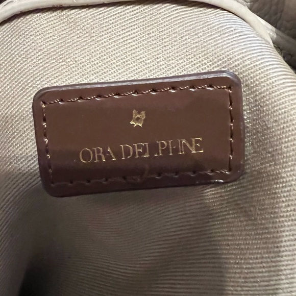 Ora Delphine bucket bag with makeup case - Picture 3 of 11